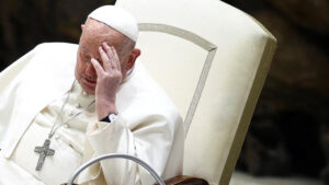 Papa Francisco sufre crisis respiratoria y está en estado crítico