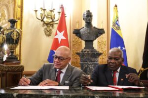 Parlamentos de Venezuela y Cuba firman memorándum de entendimiento
