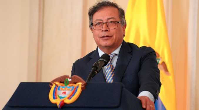 Petro afirma que EE.UU. traicionó a Zelenski y a Europa
