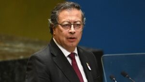Petro denuncia plan del narcotráfico para derribar su avión con misiles - Correo del Orinoco