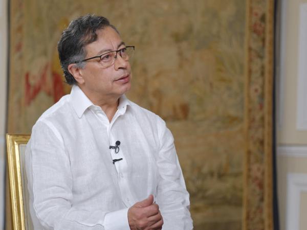 Petro dice que deportados de Estados Unidos no pueden venir esposados | Gobierno | Economía