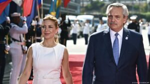 Procesan a Alberto Fernández por violencia contra expareja – DW – 17/02/2025