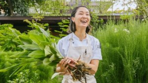 Quién es Tam Debhakam, la tailandesa escogida como la mejor chef femenina de Asia 2025
