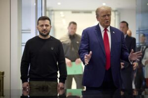 Archivo - Volodimir Zelenski y Donald Trump.