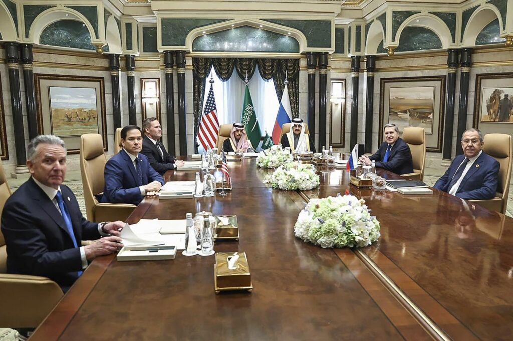 Rubio y Lavrov inician en Riad primera reunión a alto nivel para hablar de guerra en Ucrania