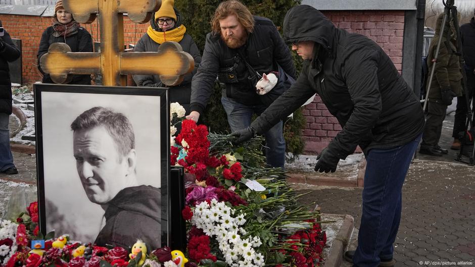 Rusos recuerdan a Alexei Navalny en aniversario de su muerte – DW – 16/02/2025