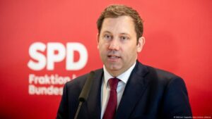 SPD elige nuevo jefe parlamentario y negociará con la CDU – DW – 26/02/2025