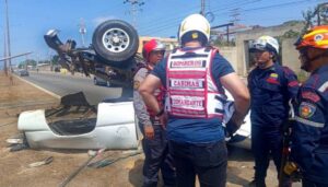 Se registra volcamiento de una Silverado en Cabimas: Reportan dos heridos