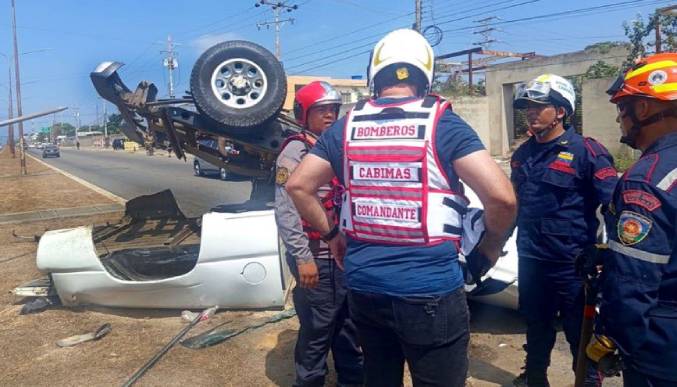 Se registra volcamiento de una Silverado en Cabimas: Reportan dos heridos