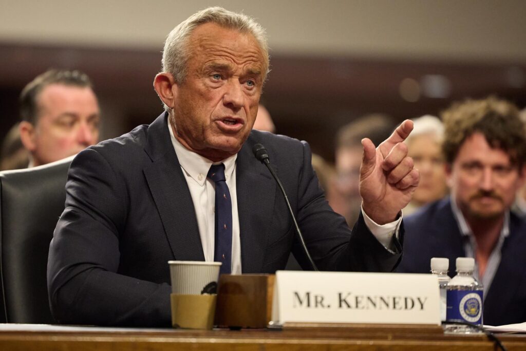 Senado de EE.UU. confirma a Robert F. Kennedy Jr. como secretario de Salud