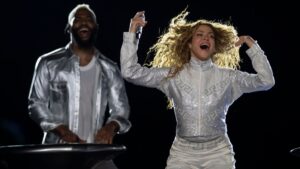 Shakira suspende concierto en Lima tras ser hospitalizada por afección abdominal