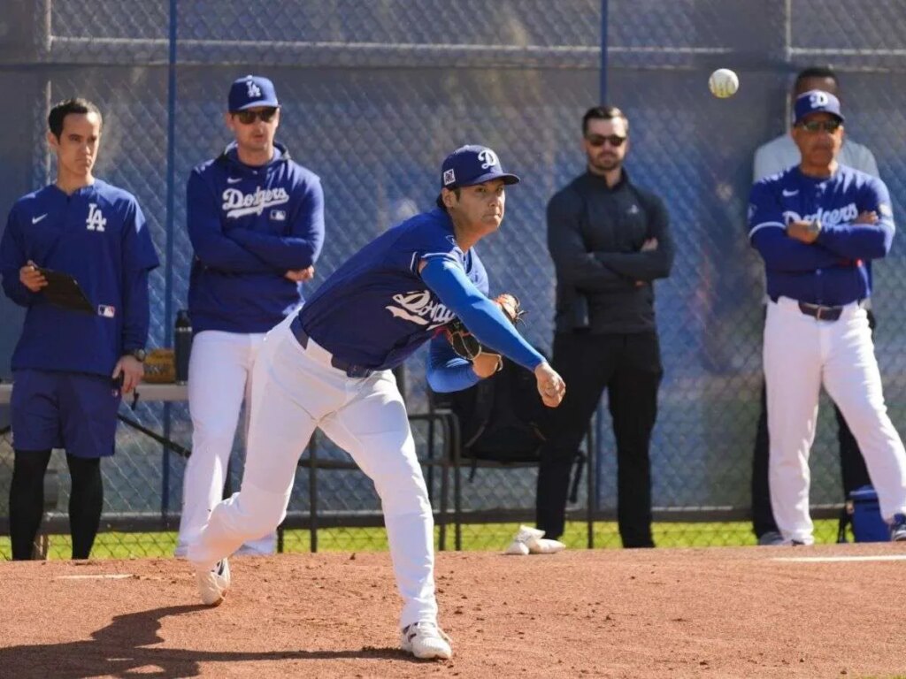 Shohei Ohtani avanza en su recuperación como lanzador