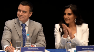 Suspenden por dos años los derechos de participación política de vicepresidenta de Ecuador