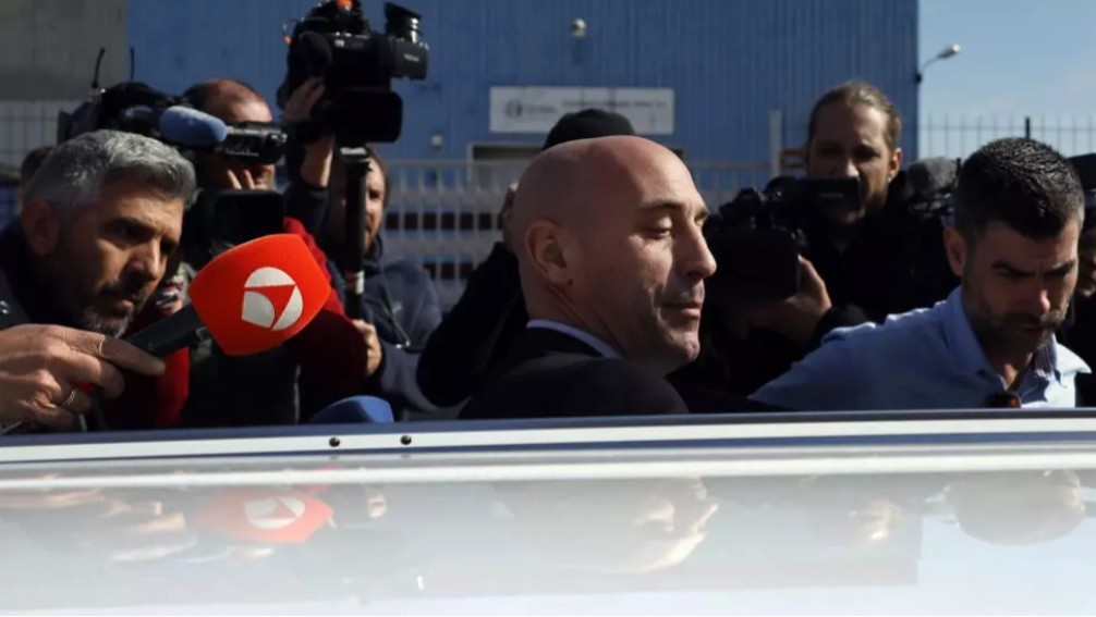 Termina el juicio al expresidente de la federación española Luis Rubiales por el beso a Jenni Hermoso - AlbertoNews