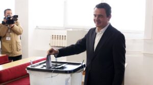 Terminan las elecciones generales de Kosovo con proyectada victoria para Kurti