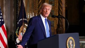 Trump estudia poner fin a la licencia de Chevron en Venezuela