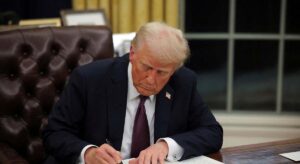 Trump firma la creación de un fondo soberano estadounidense para usarlo como arma política