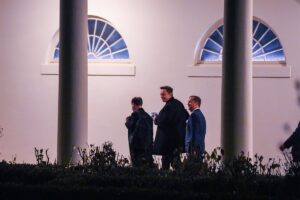 Trump pide a Elon Musk que sea todavía "más agresivo" en su política de recortes a la administración