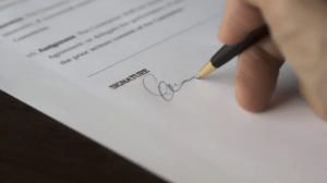 Tu firma revela rasgos de tu personalidad: esto dicen los expertos