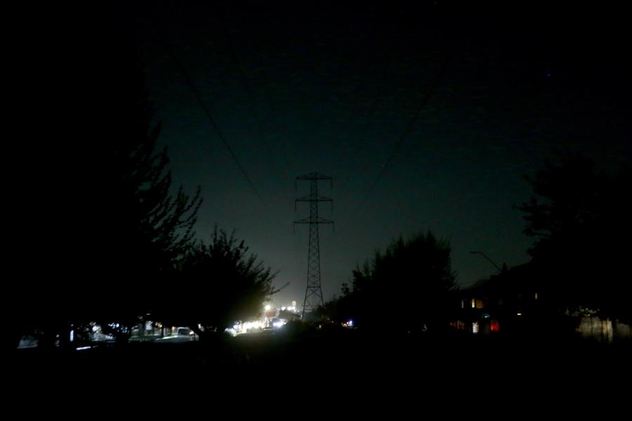ÚLTIMA HORA | Comienza a restablecerse la electricidad en Chile tras un gran apagón que apunta al sector privado - AlbertoNews