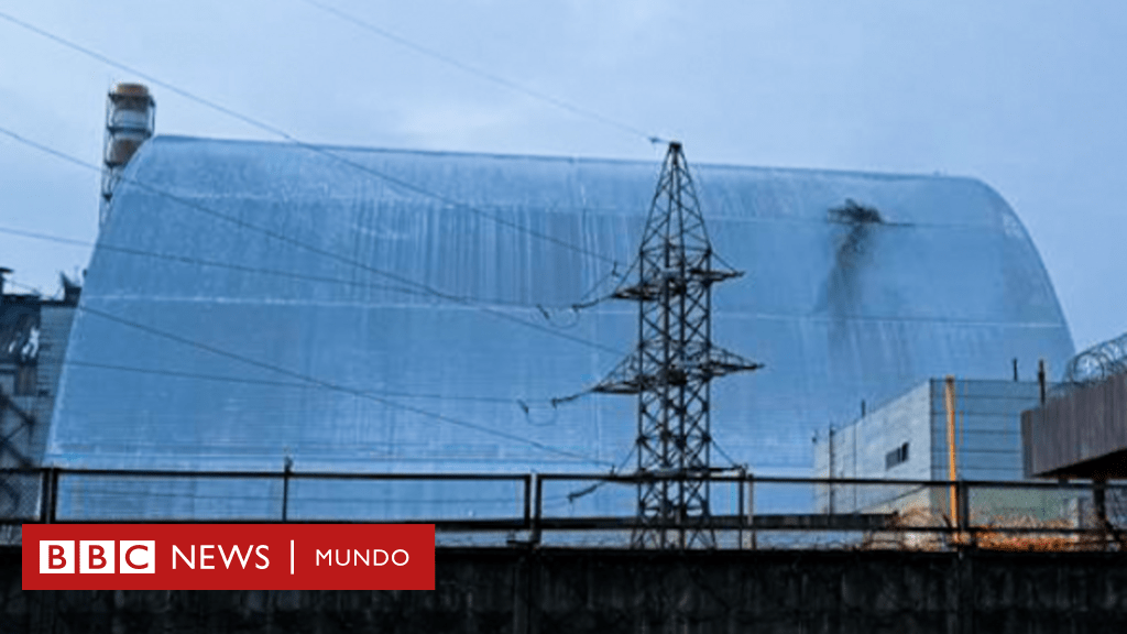 Un dron ruso alcanza el escudo antirradiación de la central nuclear de Chernóbil, según Ucrania