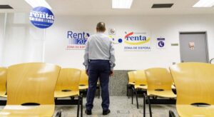 Un soltero sin hijos y con más de un pagador tendrá que pagar más de 800 euros con la subida del SMI
