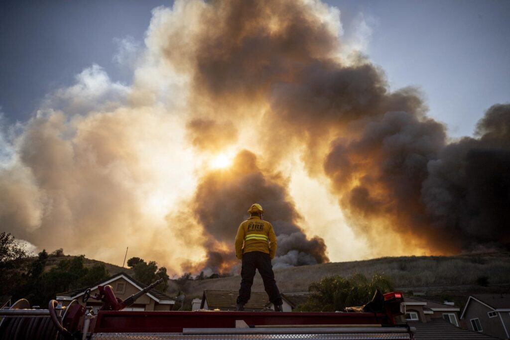 Una compañía eléctrica admite su posible culpa en el origen de un incendio en Los Ángeles