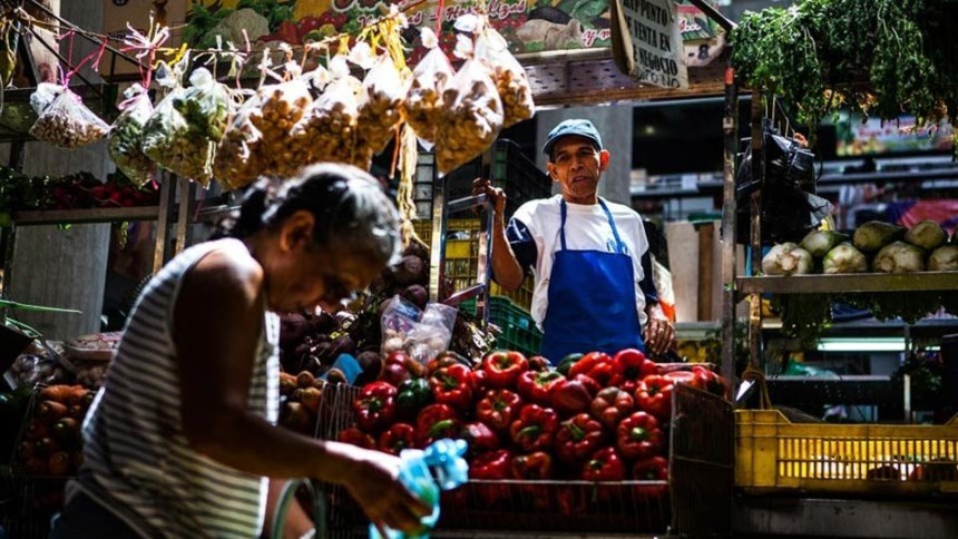 Una familia en Venezuela necesita 220 salarios mínimos para comprar la canasta alimentaria