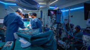 Venezolanos gastan entre 300 y 400 dólares para ser operados en hospitales