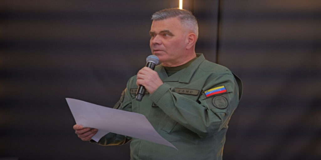 Venezuela acoge más de dos mil desplazados por violencia en Colombia anunció Padrino López