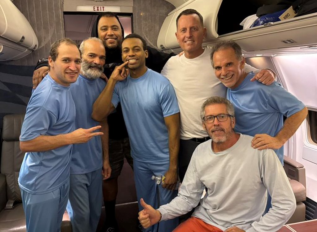 Venezuela excarcela a seis estadounidenses detenidos en Venezuela: van rumbo a EEUU junto al enviado de Trump, Richard Grenell - AlbertoNews
