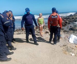 Vino a practicar a playa Surfista y fue arrastrado por el fuerte oleaje