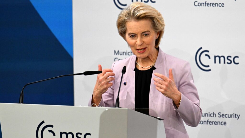 Von der Leyen propone congelar las reglas fiscales para que la UE invierta "cientos de miles de millones" en Defensa