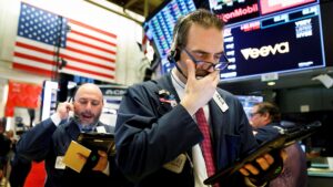 Wall Street abre en rojo ante la amenaza de guerra comercial por aranceles de Trump