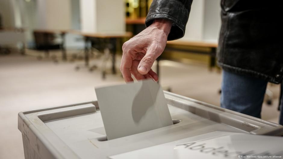 abren colegios en votación crucial – DW – 23/02/2025