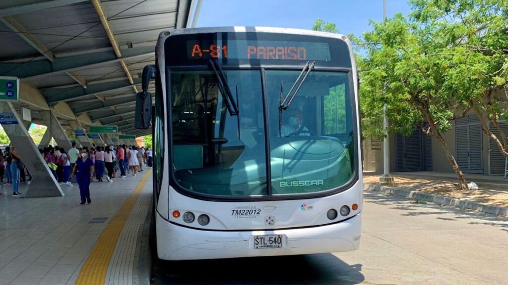 atención a los desvíos en rutas de Transmetro por montaje de palcos
