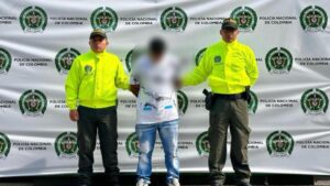 capturan al hombre que apuñaló a su expareja en un establecimiento comercial