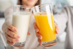 el agua, ¿engorda durante la comida? ¿Es mejor el agua con gas? ¿La leche se corta con un zumo?