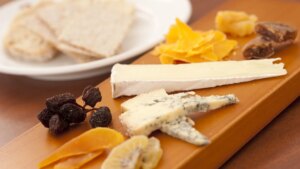 el truco para cortar el queso fácilmente y que cunda mucho más