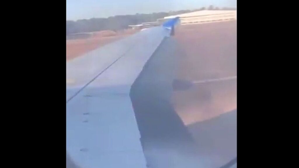 evacuaron un vuelo en Houston luego de que un motor se prendiera fuego