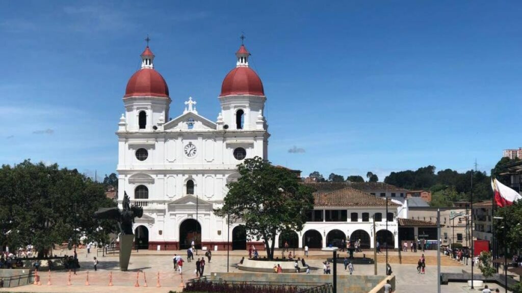 histórico reloj de péndulo que lleva 186 años marcando los días en Rionegro