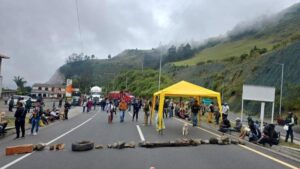 indígenas mantienen bloqueo en vía Panamericana