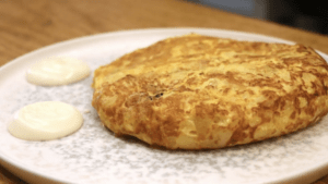 la mejor tortilla de patatas de Andalucía se sirve en este restaurante