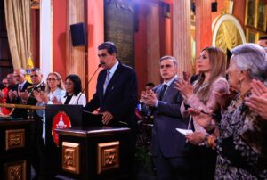 las implicaciones del plan "antifascismo" y el poder comunal, según politólogos