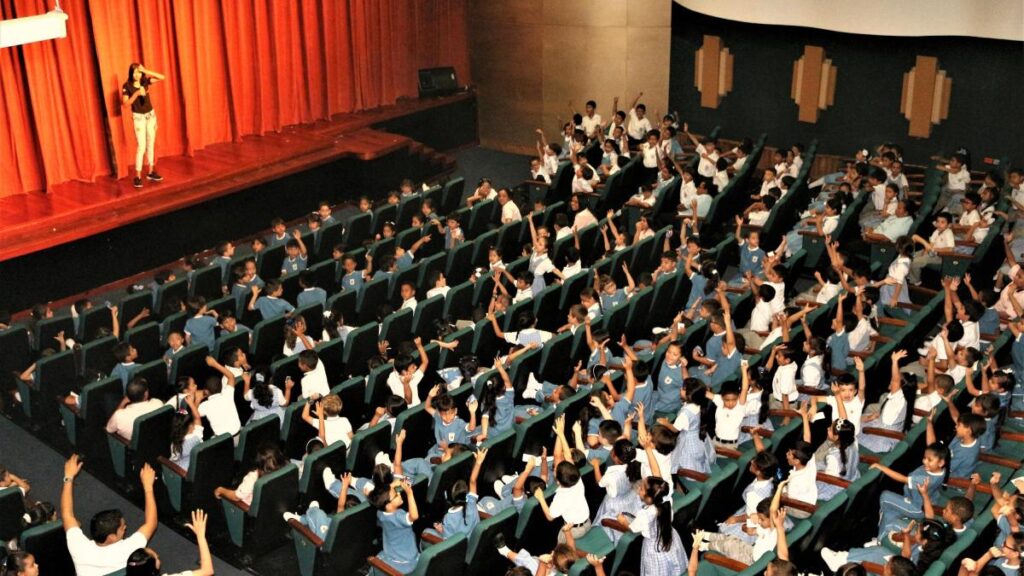 proyecto de teatro en colegios públicos y privados