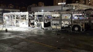tres autobuses destruidos e investigan vínculo con ataque terrorista