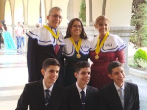 trillizos, médicos y Magna Cum Laude – Diario La Nación