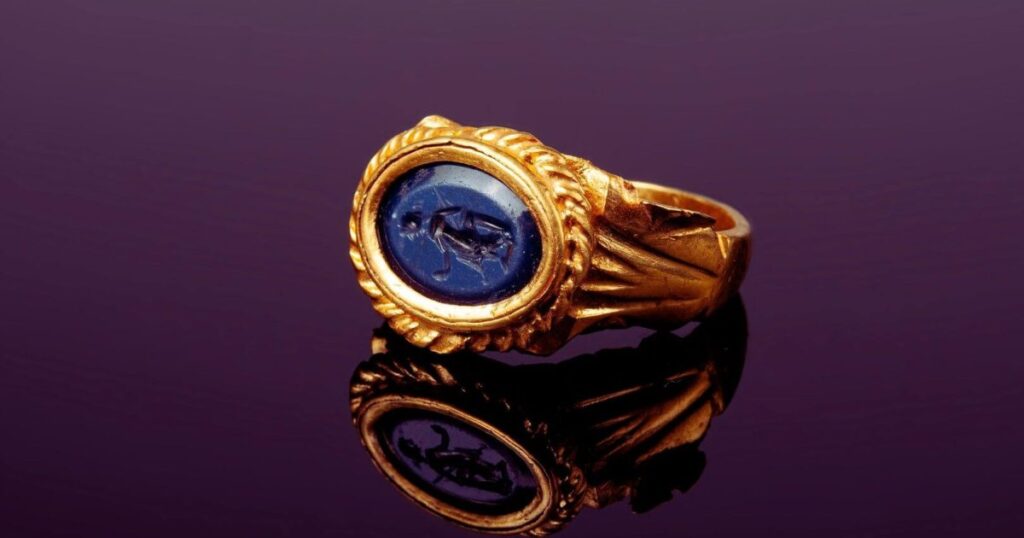 un anillo de oro romano de 1.800 años con la imagen de la diosa Venus sorprende a los arqueólogos