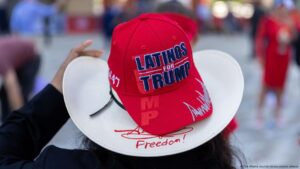 ¿Se arrepienten latinos en EE. UU. de haber votado a Trump? – DW – 14/02/2025