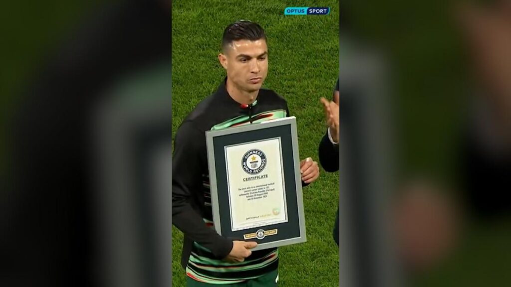 ¡Cristiano ya es un mito certificado!: Recibe el Récords Guinness sobre el césped